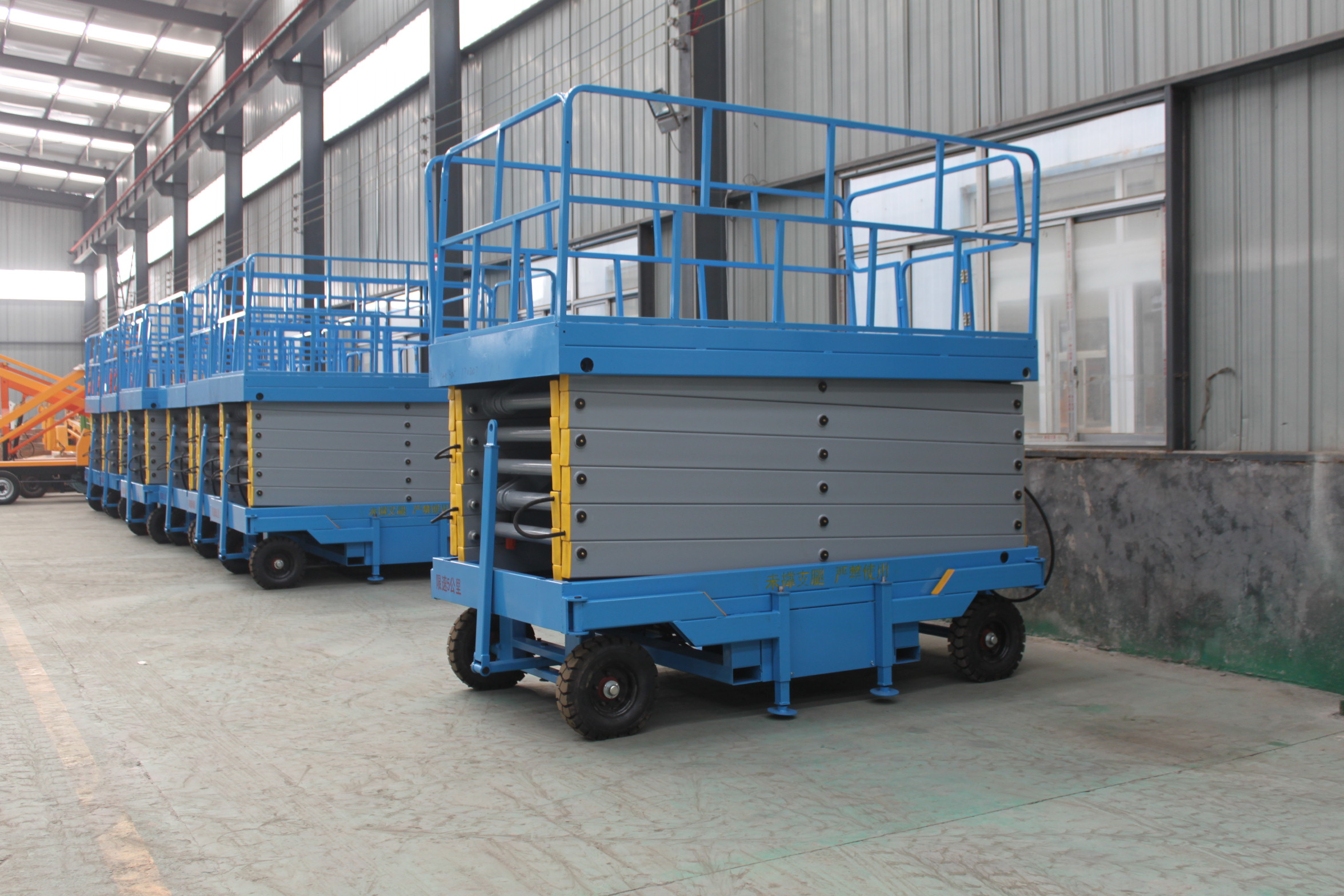 影響電動(dòng)升降平臺(tái)速度的因素