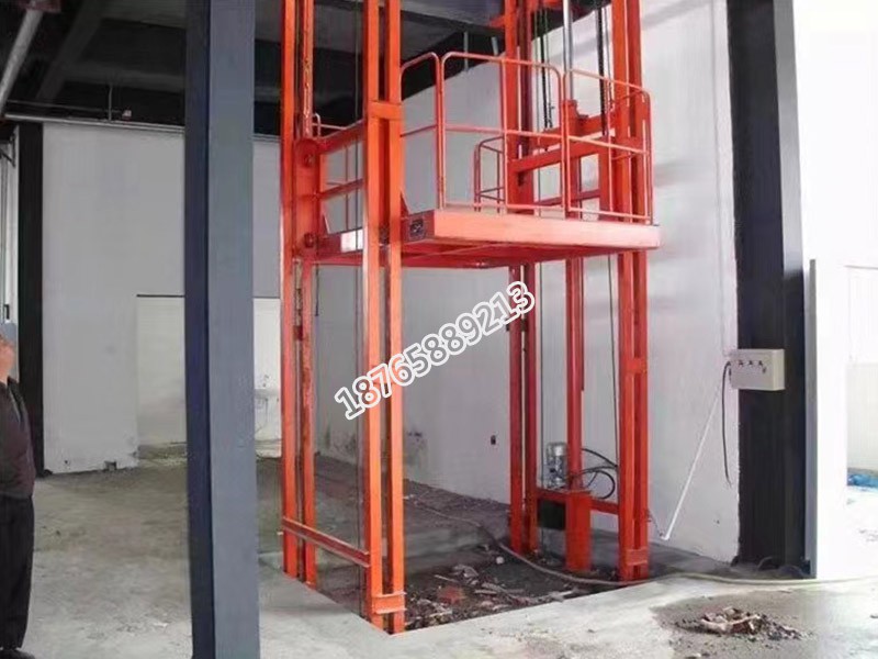 導(dǎo)軌式升降機